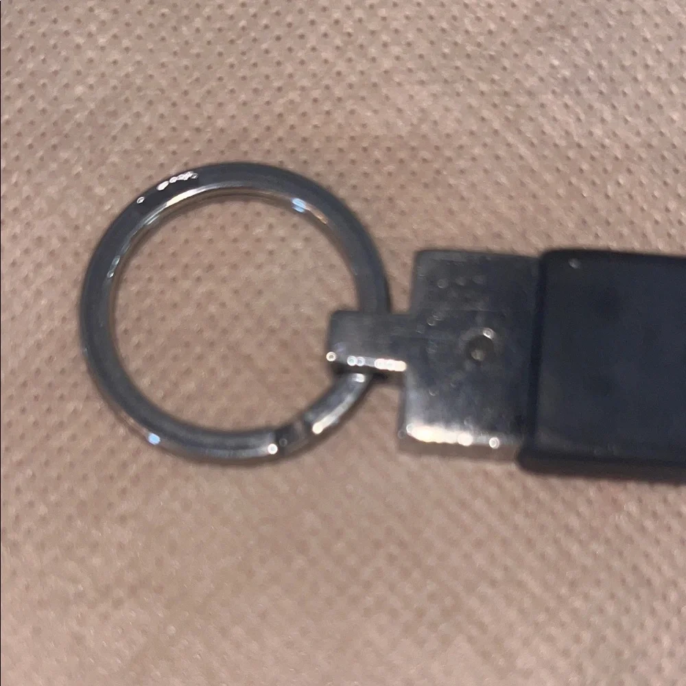 Gucci Black & Silver Key Holder Chain Unisex Simple Elegant Made in Italy Luxury